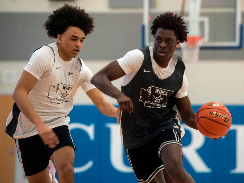 Curtis’ Zoom Diallo brings the ball up the court during the Futures Game at the WIBCA All-Star Weekend on Saturday, March 18, 2023 at Curtis High School in University Place, Wash.