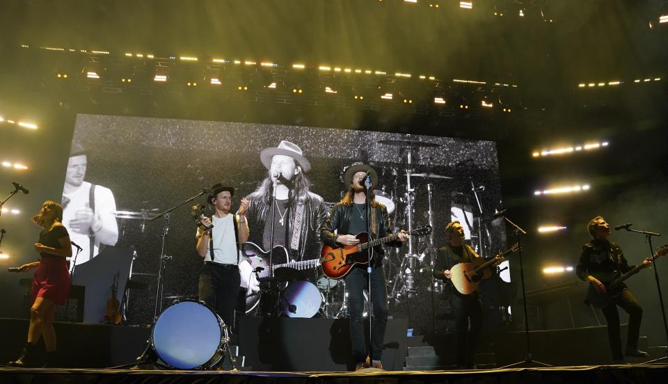 The Lumineers durante su concierto en el festival Corona Capital en la Ciudad de México, el domingo 19 de noviembre de 2023. (Foto AP/Aurea Del Rosario)