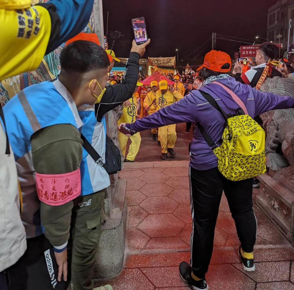 有網友批評紫衣女的行為。（圖／白沙屯媽祖全球徒步聯誼會FB）