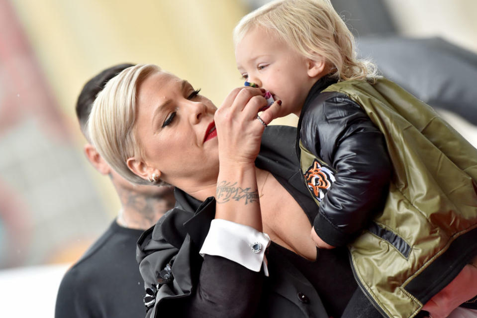 Ob roter Teppich oder nicht: Wenn die Nase läuft, ist Mama Pink zur Stelle. (BIld: Axelle/Bauer-Griffin/FilmMagic/ Getty Images)