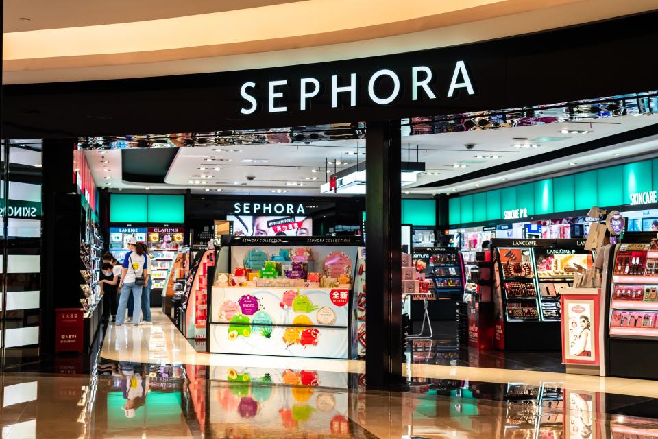 <a href="https://fave.co/2N2VkuW" target="_blank" rel="noopener noreferrer">Sephora</a> has been dropping daily deals throughout the month of November and on Nov. 27 the beauty retailer is offering <a href="https://fave.co/2N2VkuW" target="_blank" rel="noopener noreferrer">major markdowns on select items</a> from beloved brands like Benefit, Tarte and Anastasia.  (SOPA Images via Getty Images)