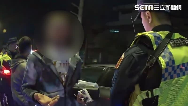 新北李男受檢不配合被扣車，逃往中南部旅館躲藏仍遭逮。（圖／翻攝畫面）