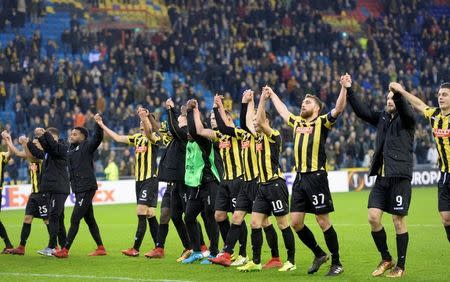 Soccer Football - Europa League - Vitesse Arnhem vs OGC Nice - GelreDome, Arnhem, Netherlands - December 7, 2017 Vitesse players celebrate after the match REUTERS/Toussaint Kluiters