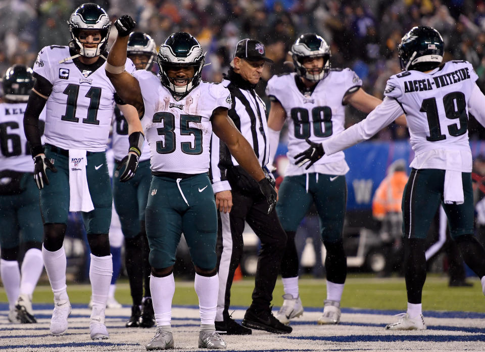 With the division on the line, the Eagles found another gear in the 4th quarter to crush the Cowboys' playoff hopes. (Photo by Sarah Stier/Getty Images)