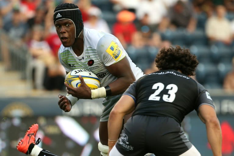 Maro Itoje (L) has been left out of England's matchday 23 for Saturday's fixture with Argentina