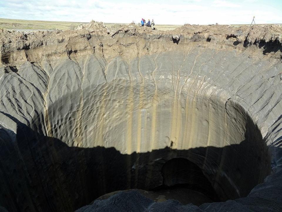 Einer der Krater in Sibirien. - Copyright: VASILY BOGOYAVLENSKY/AFP via Getty Images