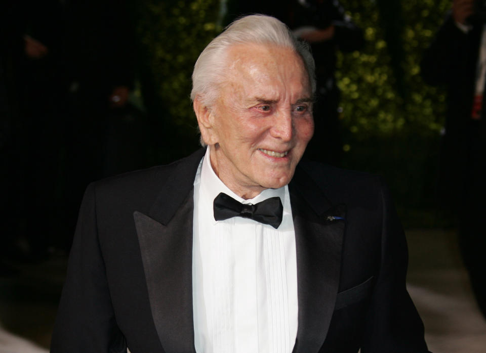 Kirk Douglas s'est éteint, retour en images sur sa vie et sa carrière