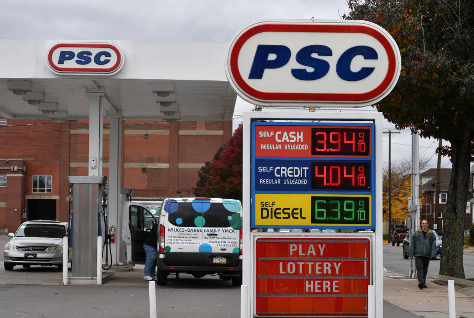 Gasoline prices are displayed at a gas station in Wilkes-Barre, Pennsylvania, U.S. October 19, 2022.  REUTERS/Aimee Dilger