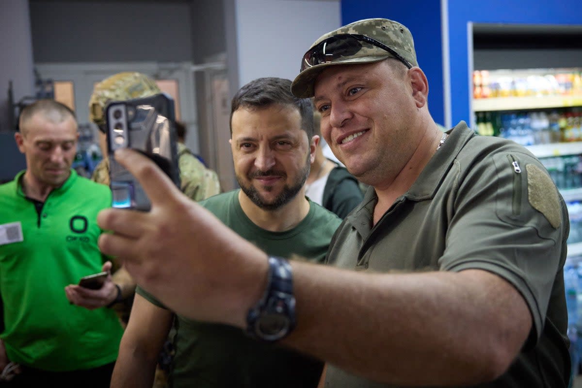 Zelensky with Ukrainian service personnel on Saturday  (UKRAINIAFN PRESIDENTIAL PRESS SER)