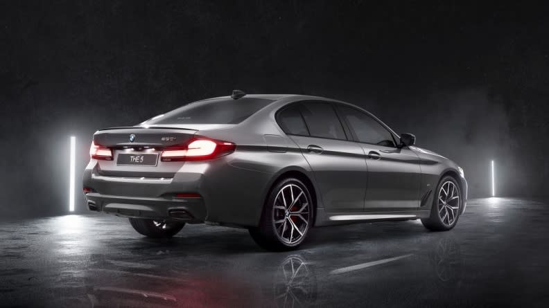 520i與530i M Sport配備M空力套件與燻黑造型LED尾燈。(圖片來源/ BMW)