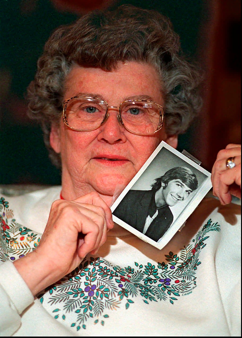 Kyle Clinkscales’ mother holds up a photo of her son, who went missing in 1976  (1996 AP)