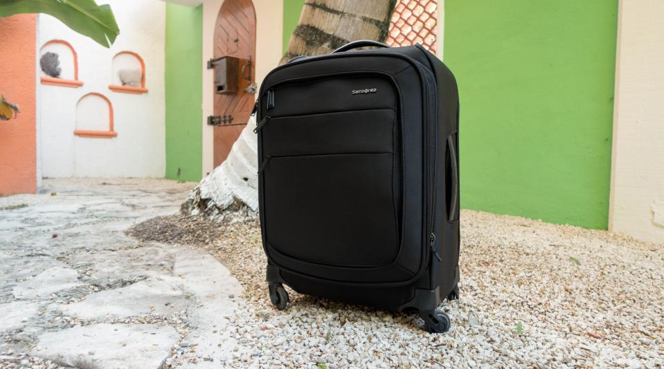 The best Christmas gifts for men: Samsonite Flexis Luggage