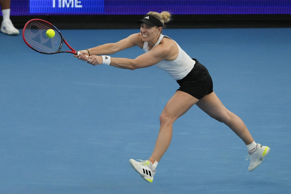 FILE - Germany's Angelique Kerber plays a backhand return to Poland's Iga Swiatek during the final of the United Cup in Sydney, Australia, on Jan. 7, 2024. The first 15-day Australian Open sets to start Sunday morning, Jan. 14, 2024. (AP Photo/Mark Baker, File)