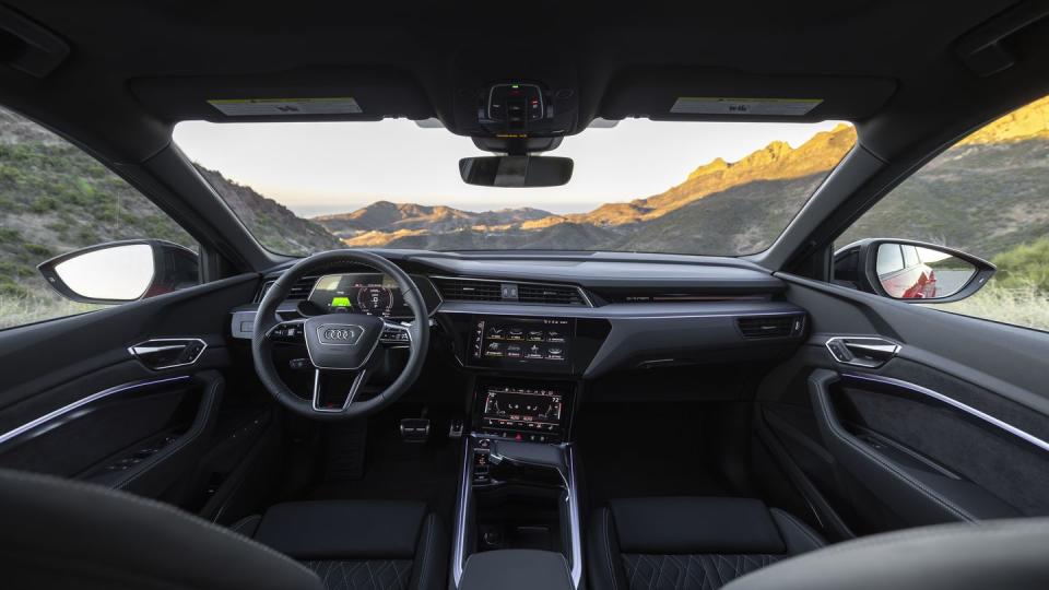 2024 audi sq8 etron sportback interior in black