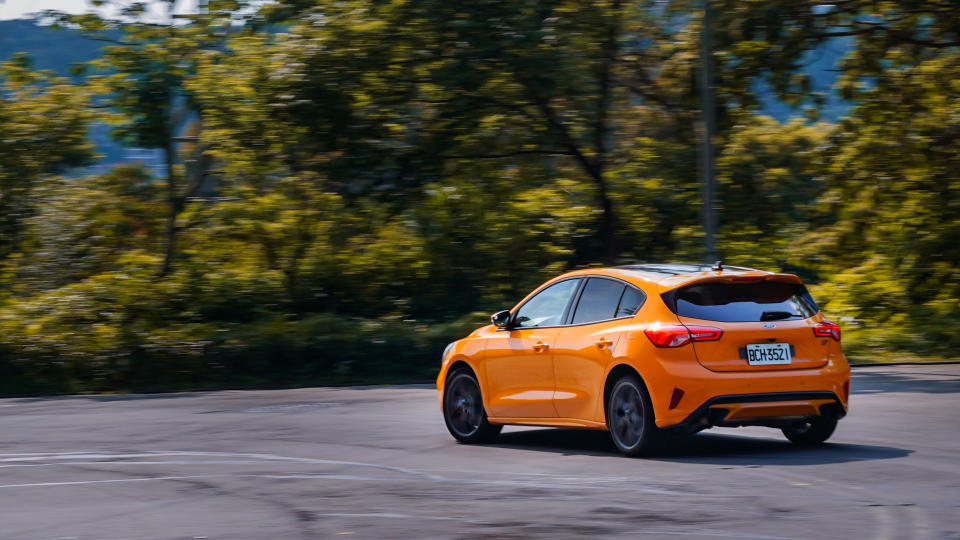 Ford Focus ST 定位在「性能風格」的 Focus ST-Line 之上的「進階性能」。