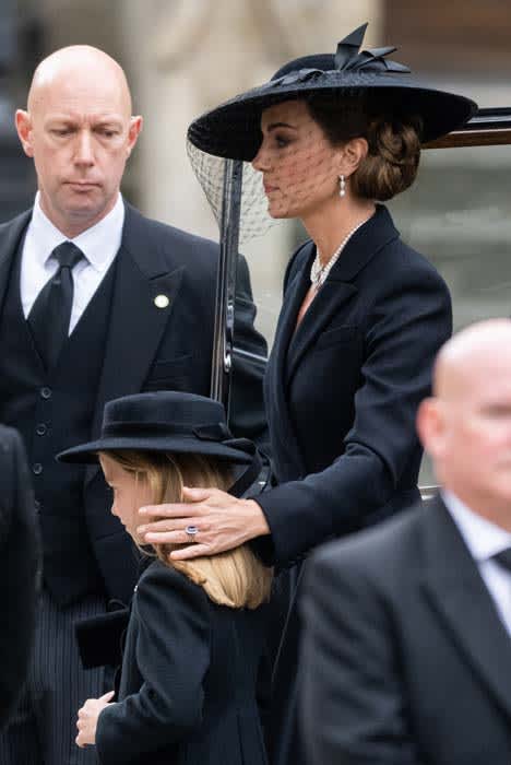 princess-kate-with-princess-charlotte