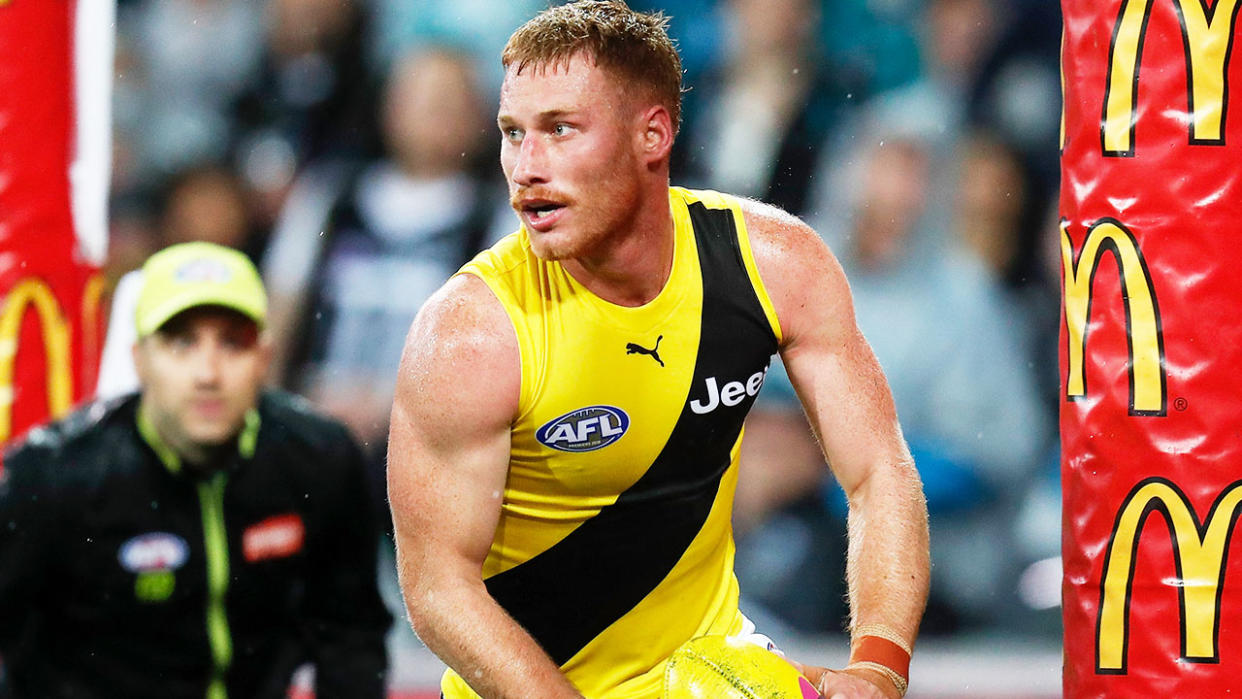 Richmond star Nick Vlastuin running with the ball.