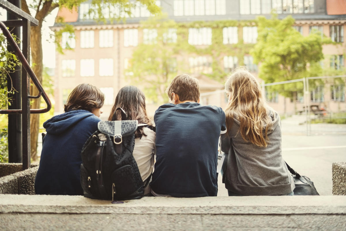 Échanges, trafics, éditions limitées Dans les cours de récréation, la  folie du stylo 4-couleurs