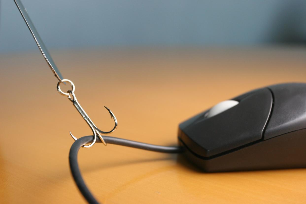 phishing hook on mouse