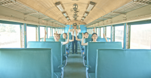 最美火車＿藍皮火車｜Blue commuter train（Courtesy of Pingtung County Government)