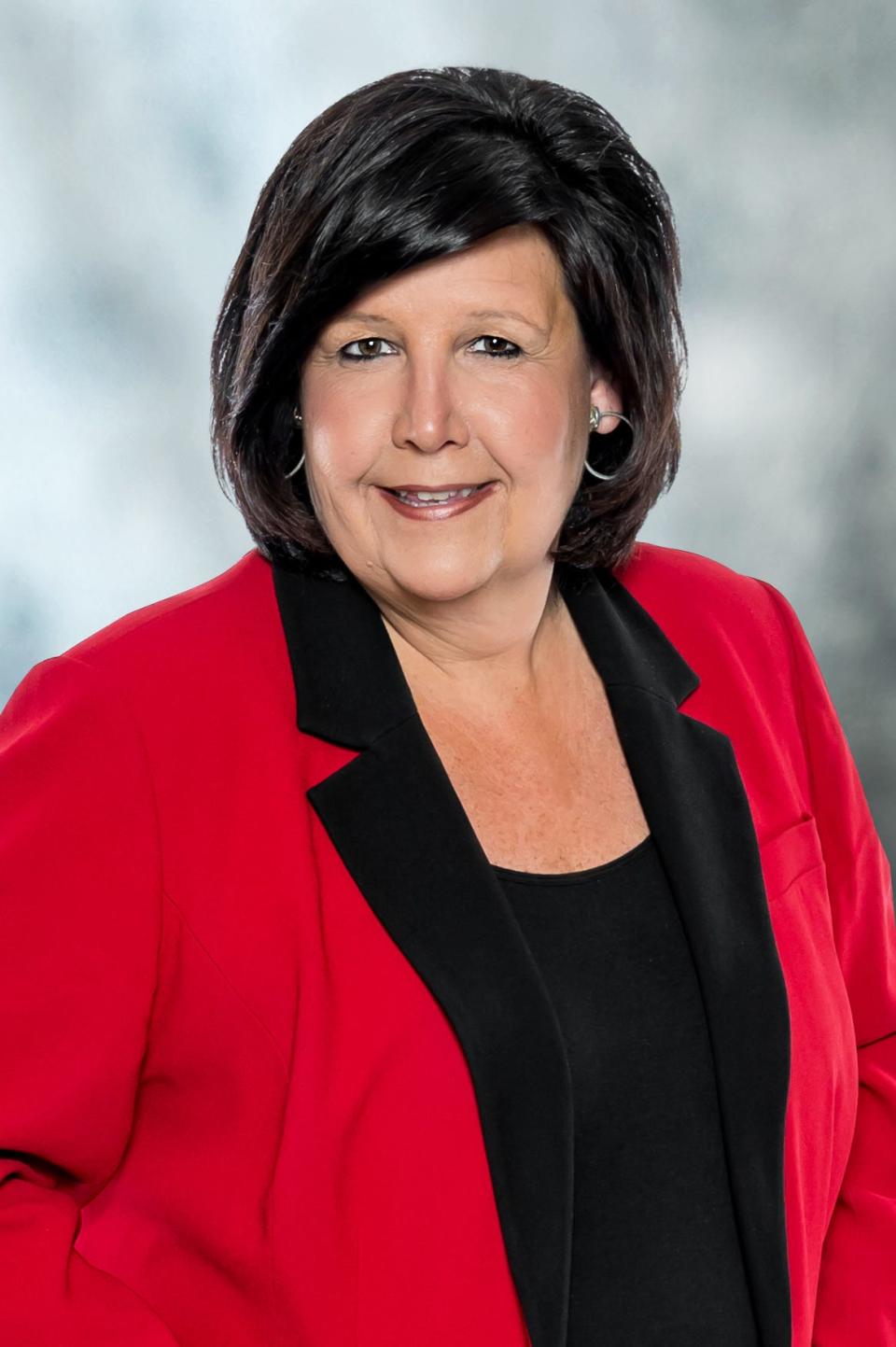 Donna Tweeten will oversee marketing and merchandising areas of Hy-Vee as a president of the West Des Moines-based grocer.