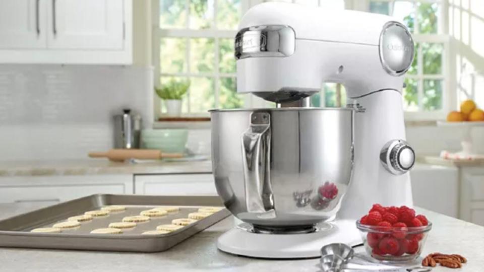 We named this mixer among our favorite KitchenAid alternatives.