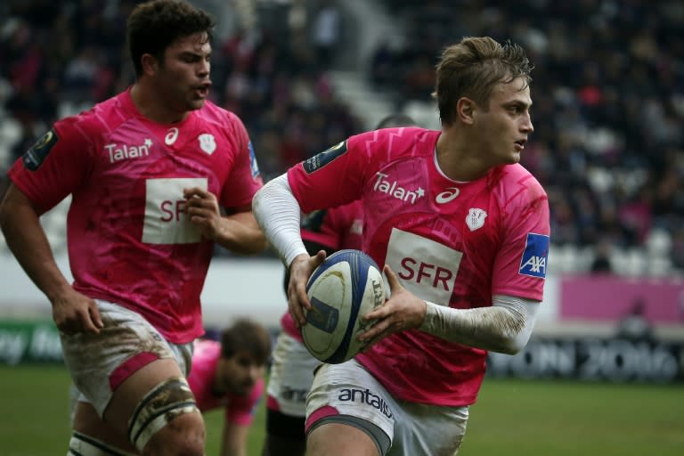 Stade Francais' French fly-half Jules Plisson (R) runs with the ball during the European Champions Cup rugby union match against Leicester Tigers, on January 24, 2016, at the Jean Bouin stadium in Paris