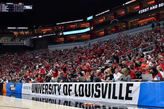 WATCH: Dog poops on court at Louisville basketball halftime show 