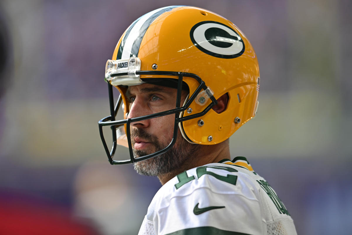 NFL Sunday Night Football live tracker: Eagles host Aaron Rodgers