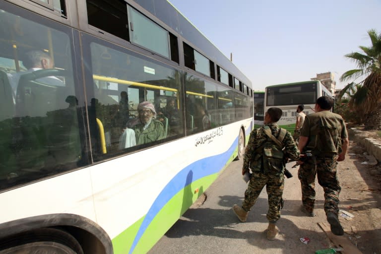 In the two-day evacuation from the Syrian town of Daraya, around 4,000 civilians were to be directed to reception centres and at least 700 rebels escorted to the rebel-held city of Idlib in northwest Syria, the state news agency SANA said