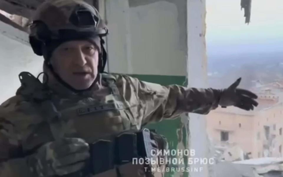 Yevgeny Prigozhin says Russian fighters are near central Bakhmut - Telegram