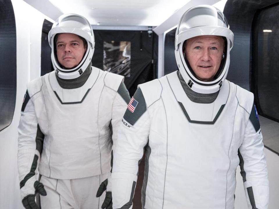 spacex nasa astronauts doug hurley bob behnken commercial crew spacesuits