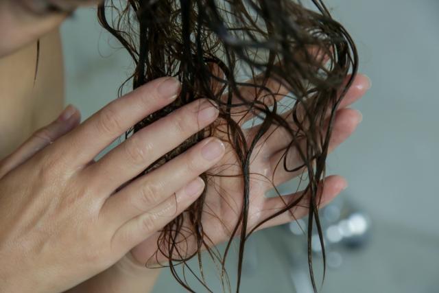 Wet Hair Mistakes Stylists Say Are Ruining Your Hair