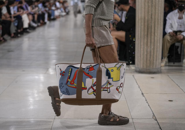 Paris Fashion Week: Loewe's Jonathan Anderson takes inspiration from a  giant red tropical flower - CNA Lifestyle