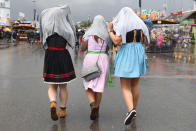 Für so einen Wiesn-Besuch nimmt man auch gerne ein wenig Regen in Kauf.