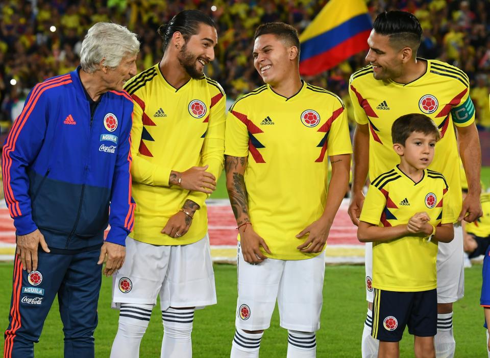 Colombia's national football team coach Nestor Pekerman (L) speaks with Colombian singer Maluma (2nd-L), player Juan  Quintero (1st-R) and player Radamel Falcao during the farewell exhibition game ahead of the upcoming FIFA World Cup Russia 2018 tournament, at the Campin stadium in Bogota, on May 25, 2018. (Photo by Luis Acosta / AFP)        (Photo credit should read LUIS ACOSTA/AFP/Getty Images)