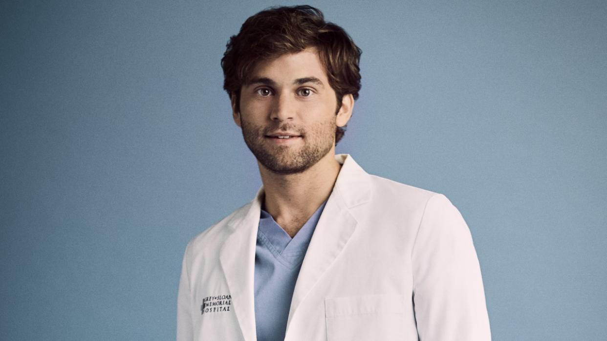  Jake Borelli on Grey's Anatomy. 