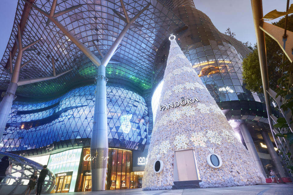 ION Orchard Christmas tree 2017