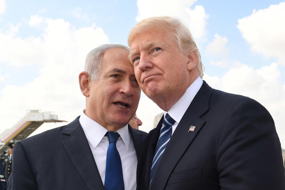 <p>Israeli Prime Minister Benjamin Netanyahu speaks with President Donald Trump prior to the President’s departure from Ben Gurion International Airport in Tel Aviv on May 23, 2017 in Jerusalem, Israel. (Photo: Kobi Gideon/GPO via Getty Images) </p>