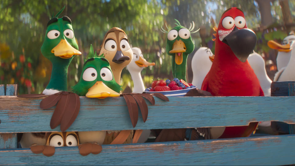 Mack (Kumail Nanjiani), Gwen (Tresi Gazal), Dax (Caspar Jennings), Pam (Elizabeth Banks), Uncle Dan (Danny DeVito) and Delroy (Keegan-Michael Key) in Illumination’s Migration