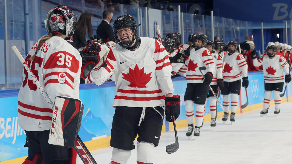 Canadá hace historia en la Medalla de Oro en Beijing.  (Foto de Bruce Bennett/Getty Images)