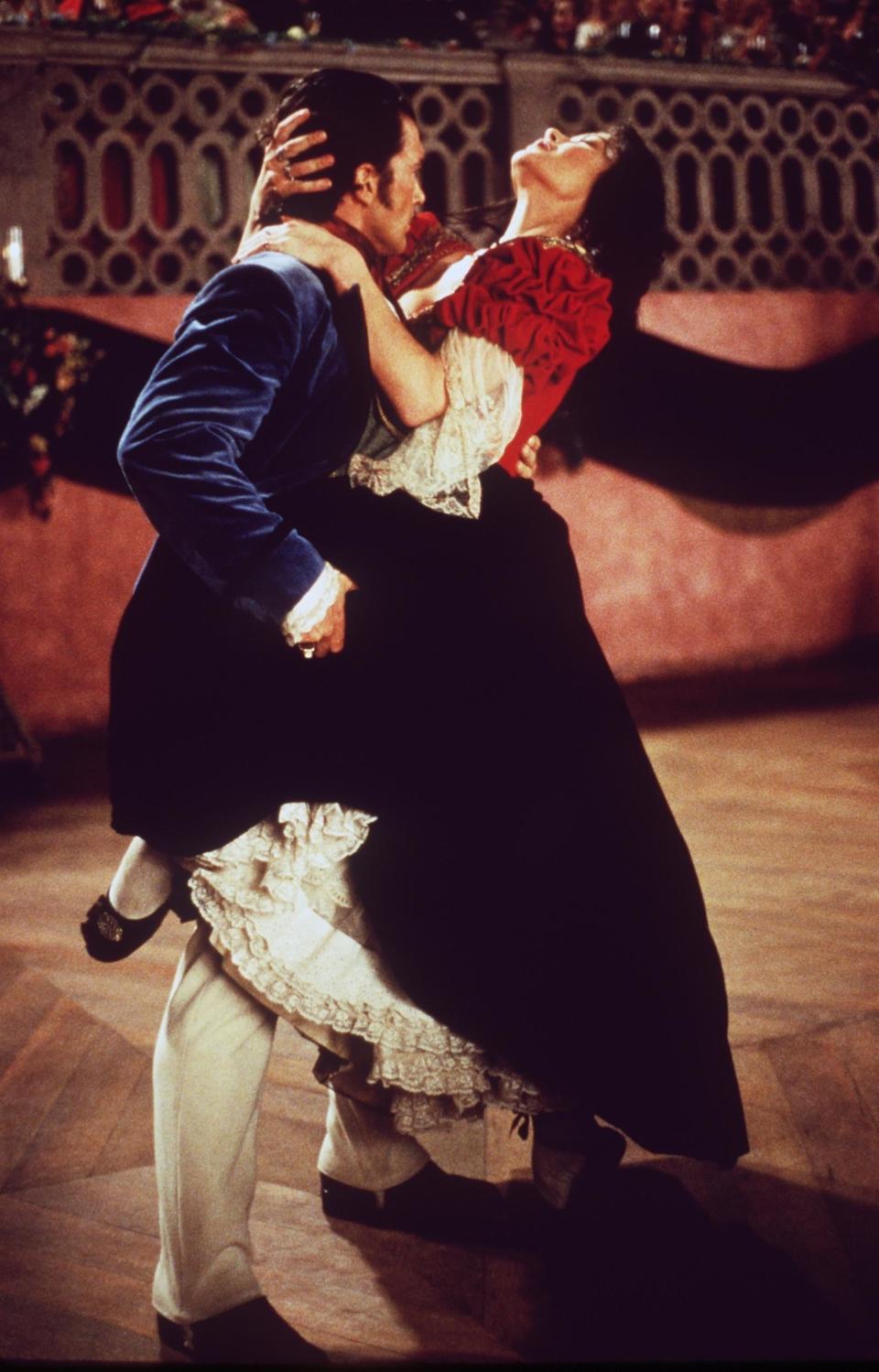 1998 Antonio Banderas and Catherine Zeta Jones stars in "The Mask of Zorro"