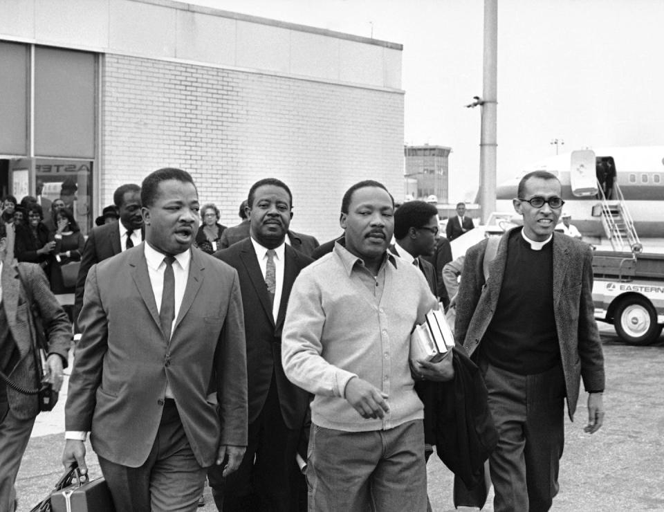 King with civil rights leaders, including Rev. Walker (on his left). <a href="http://www.apimages.com/metadata/Index/Watchf-AP-A-GA-USA-APHS348638-MLK/85dfbb307699441da21948cb76ee55a5/11/0" rel="nofollow noopener" target="_blank" data-ylk="slk:AP Photo;elm:context_link;itc:0;sec:content-canvas" class="link ">AP Photo</a>