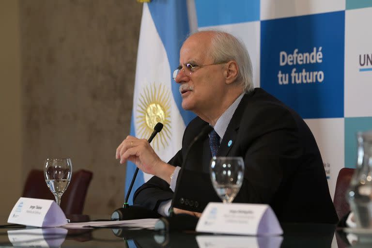 El ministro de Defensa, Jorge Taiana