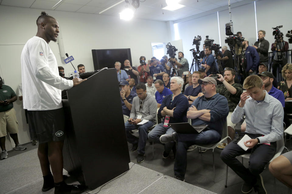 New York Jets running back Le'Veon Bell speaks to reporters at the team's NFL football training facility in Florham Park, N.J., Tuesday, June 4, 2019. (AP Photo/Julio Cortez)
