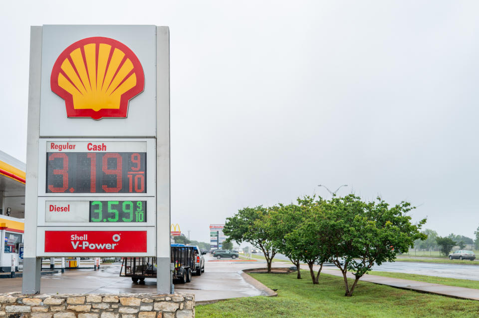 AUSTIN, TEXAS - MAY 03: Shell gas prices are displayed on May 03, 2024 in Austin, Texas. Shell gas has launched a $3.5 billion share buyback program to shorten the gap between its U.S. competitors. The company's first-quarter fiscal earnings fell by less than expected after receiving a strong performance from its integrated gas division. (Photo by Brandon Bell/Getty Images)