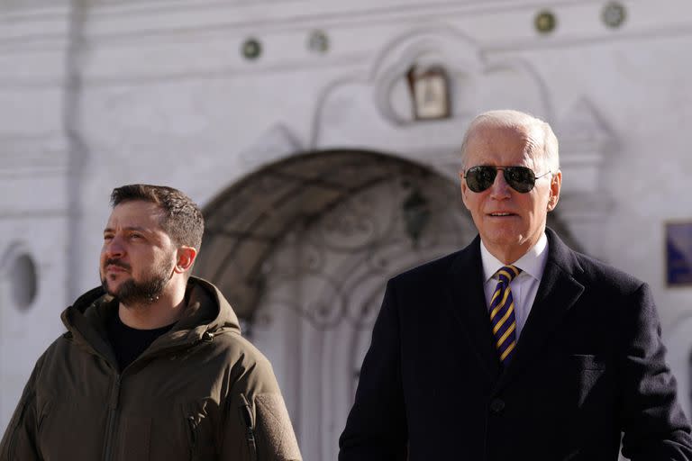 Biden con Zelensky, durante una visita a Kiev en febrero de 2023