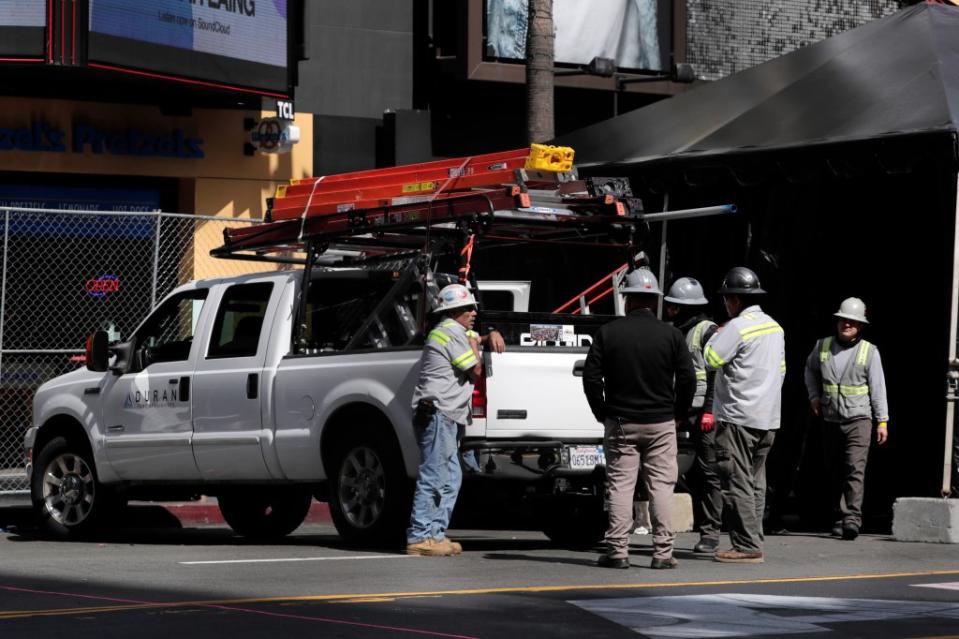 Workmen at the Dolby Theater prepare for Sunday night. Ruaridh Connellan for NY Post