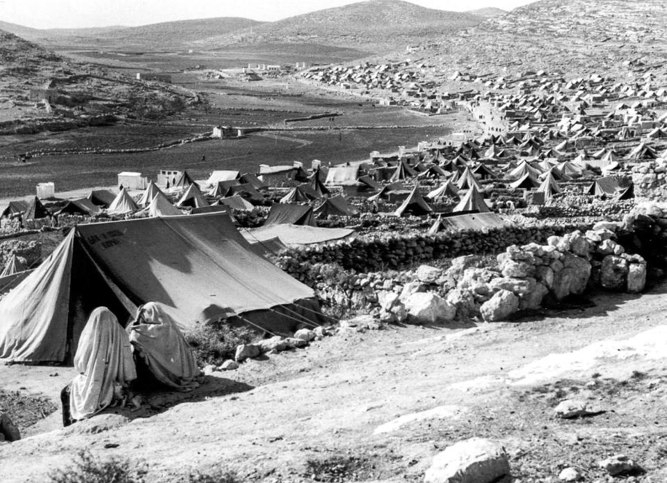 A refugee camp in the Jordan Valley for Palestinians driven from their homes by Israeli forces, 1948 (Pictures From History / Universal )