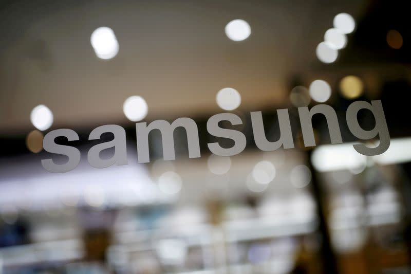 FILE PHOTO: The logo of Samsung Electronics is seen at the company's headquarters in Seoul